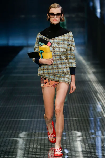 Look 32